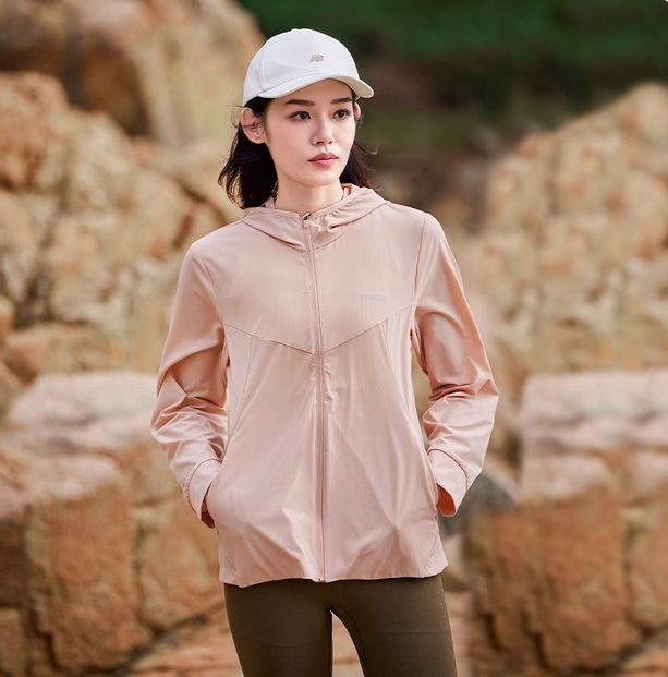拓路者春秋季户外运动夹克女薄款弹力登山服短款外套速干透气上衣  