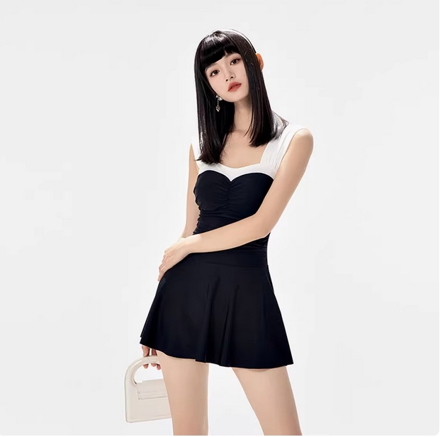 Funhancouple黑白撞色简约吊带露背显瘦游泳衣女遮肚保守温泉泳装  